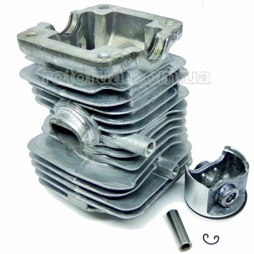 Поршневая бензопилы Makita EA3200S, EA3201S, PS32C фото 1 — rotorua.com.ua