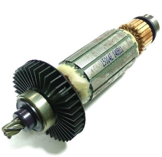 Якорь перфоратора Sparky BPR 240E, BPR 241E Оригинальная запчасть Sparky. Для моделей: перфоратор Sparky BPR 240E; BPR 241E. Параметры: Длина (габарит) 150 мм/ Диаметр шихтованого каркаса 32 мм/ Длина каркаса 49 мм/ Диаметр коллектора 25 мм/ Посадка переднего подшипника 10 мм/ Посадка заднего подшипника 7 мм/ Количество зубьев 5 шт/ Наклон зубьев право/ Расстояние между посадками подшипников 115 мм.